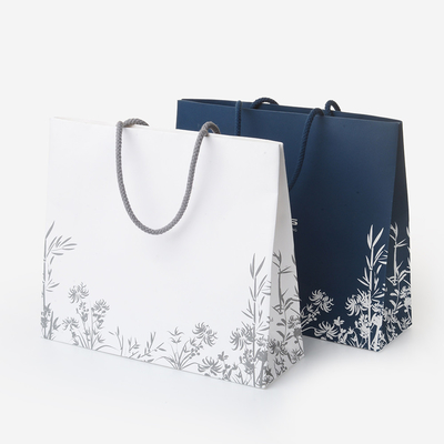 Un buon prezzo. Borsa regalo in carta bianca di arte gloss glossato su misura con maniglie per lo shopping in linea