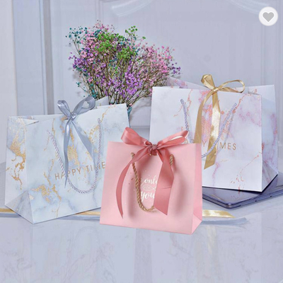 Un buon prezzo. CMYK piccolo nastro da matrimonio manico borse regalo grazie borsa di carta 300gm in linea